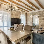 Berislavic Palace Apartmán