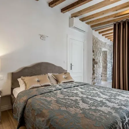 Berislavic Palace Apartman *