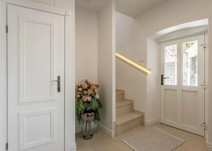 Berislavic Palace Apartmán *