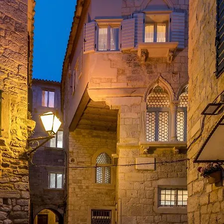 Berislavic Palace * تروغير