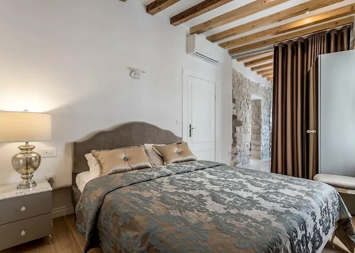 Berislavic Palace Apartmán *