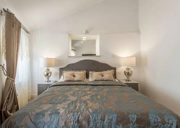 Berislavic Palace Apartmán *